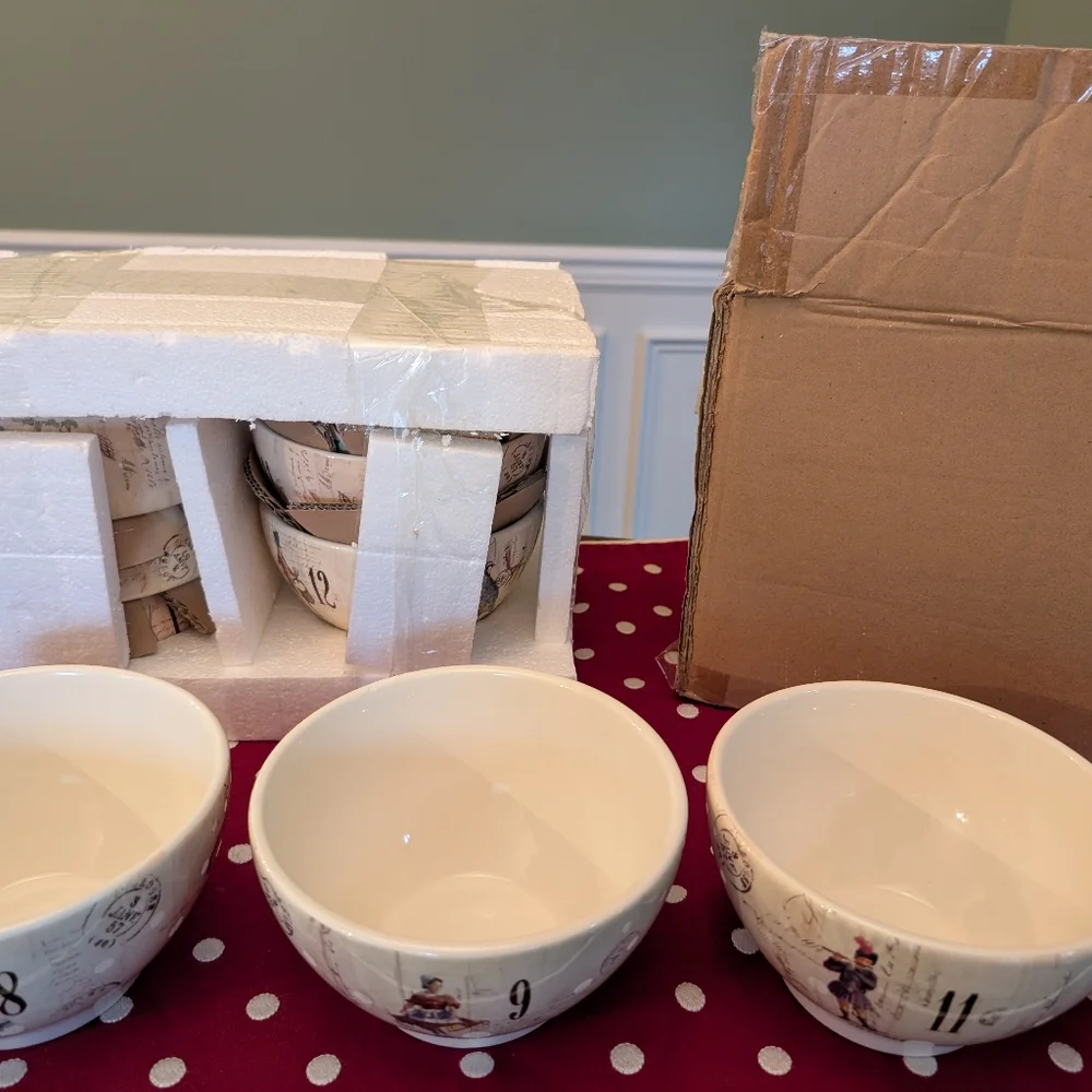 Williams-Sonoma 12 Days of Christmas Bowls. New. Full Set of 6 Bowls.